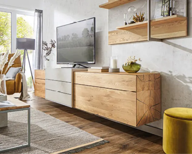 Modernes TV Möbel aus Holz mit schwebenden Regalen und klarer Linienführung. Hochwertige Wohnmöbel für stilvolle Medienaufbewahrung im Wohnzimmer.